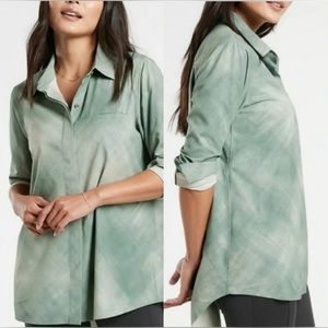 NWOT Urbanite Marbled
Ombre High Low Split Cuff Long Sleeve Button Up Shirt Med